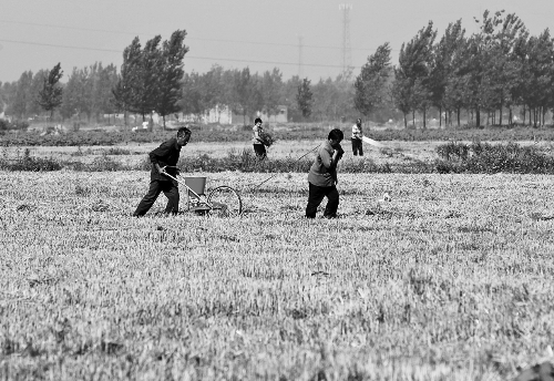 今后，農(nóng)民的土地承包經(jīng)營權(quán)將可以進(jìn)行抵押融資。