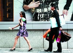 香港購(gòu)物，普遍低于平日八折