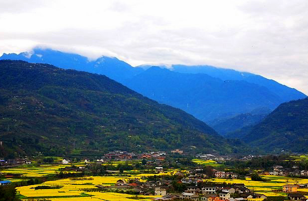 麻辣冬日二三五，芳菲三月看峨眉