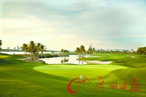 　　球場黃昏景色迷人。　　