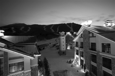 　　俯瞰亞布力,一個安靜的東北小鎮(zhèn),俄語“蘋果園”的意思。　