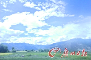 途中的大河煙波浩渺。