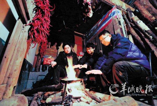 　　在土家人吊腳樓小住的那個夜晚,讓我想起了外婆家。