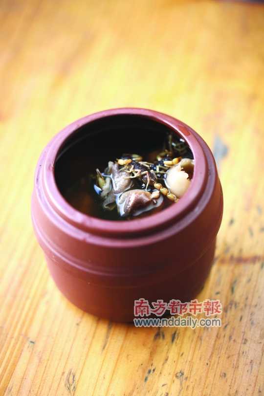 蝎子燉蝸牛。