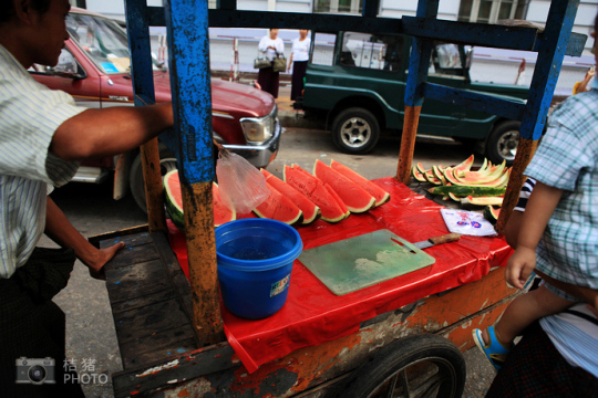 緬甸，繽紛的街邊平民小吃