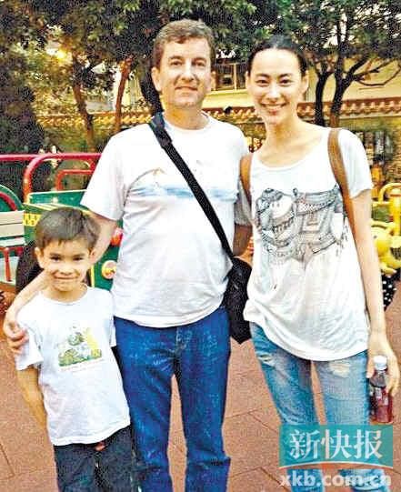 今年6月，梁洛施素顏返澳門探親。