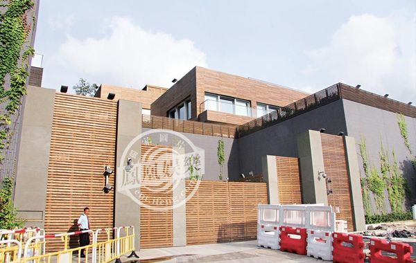 林青霞獲老公贈價值9億多“皇宮”，圖為林青霞豪宅大門口。