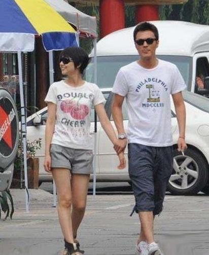 于小偉與高圓圓曾經(jīng)的出街照（資料圖）