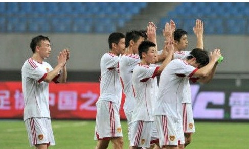 國足1：5恥敗泰國隊。