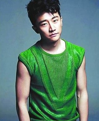 黃軒說(shuō)起緋聞爆發(fā)的一剎那，語(yǔ)氣里還有點(diǎn)憤憤然。