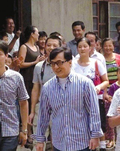 成龍?jiān)谑徍J(rèn)祖歸宗。