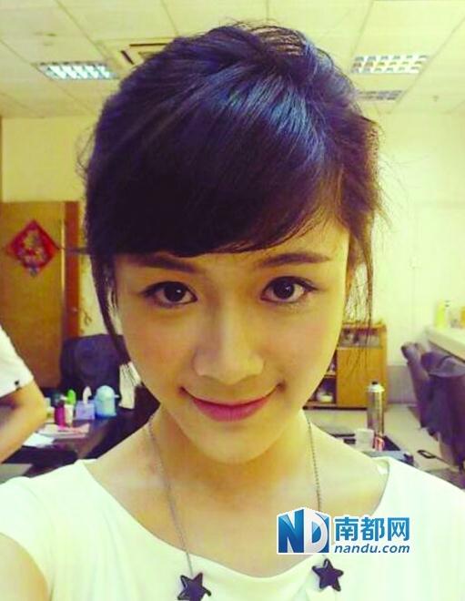 走紅網(wǎng)絡(luò)后私房照流出。