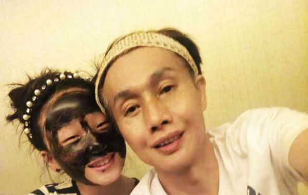 據(jù)悉，2011年，鄧建國(guó)在廣州舉行婚禮迎娶90后“干女兒”黃梓琪。