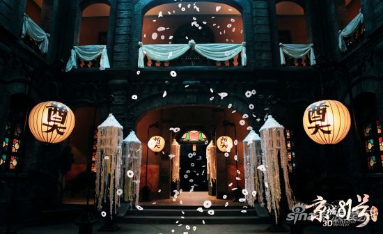 冥婚當(dāng)夜，霍家大院招魂幡隨風(fēng)擺動，漫天冥幣飛舞