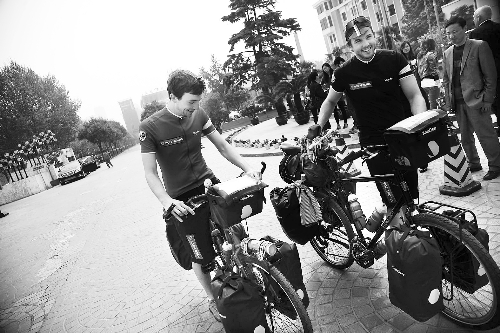 他們說(shuō)，希望唇腭裂患兒能開(kāi)口微笑 邱曉峰/圖