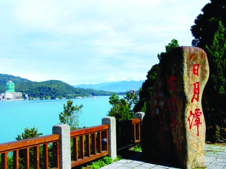 臺灣游專家3月29日、4月21日連續(xù)開行游臺灣送香港夕陽紅專列，組織近2000位爸媽走進(jìn)寶島臺灣，圓