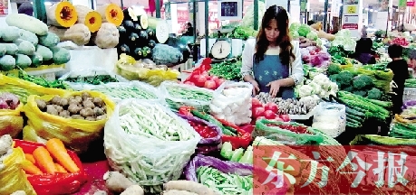 　　隨著氣溫升高，蔬菜供應(yīng)量增加，近期我省菜價(jià)呈現(xiàn)穩(wěn)中下降趨勢(shì)