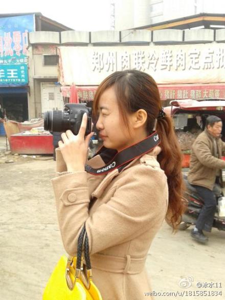 12:57@冰水11：#今天我來當(dāng)記者#跟我一起體驗的美女一來就開拍了