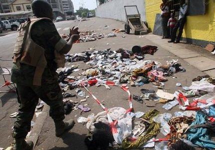 　當(dāng)?shù)貢r(shí)間2013年1月1日，科特迪瓦阿比讓市舉行慶祝新年的煙火表演時(shí)發(fā)生了嚴(yán)重的踩踏事故，造成至少