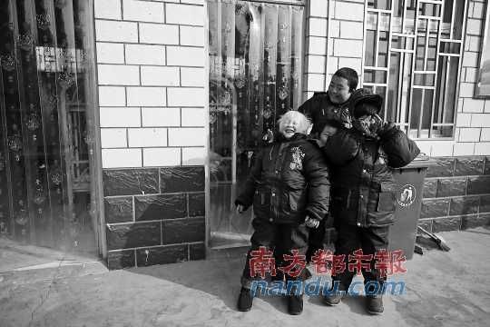 少不更事的孤兒被送往開封市福利院。