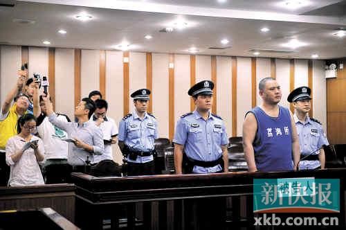 廣州市民政局民間組織管理局稽查處原處長(zhǎng)李軍犯猥褻兒童罪，被判處有期徒刑4年。記者 孫毅/攝