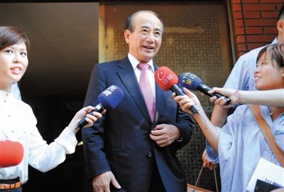 9月11日，王金平前往國民黨考紀會時回答記者提問。