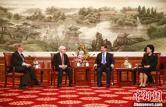 10月23日，中國(guó)國(guó)家主席習(xí)近平在北京釣魚臺(tái)國(guó)賓館會(huì)見清華大學(xué)經(jīng)濟(jì)管理學(xué)院顧問(wèn)委員會(huì)海外委員。