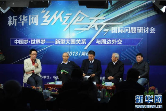新華網第四屆“縱論天下”2013國際問題研討會18日在京舉行。圖為社科院全球戰(zhàn)略院國際問題專家葉海林在發(fā)言。新華網 陳競超 攝