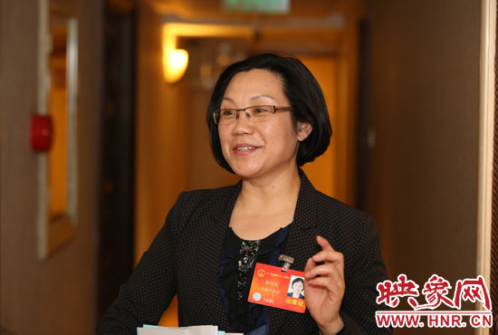 全國(guó)人大代表、商丘市實(shí)驗(yàn)小學(xué)校長(zhǎng)高阿莉做客映象網(wǎng)兩會(huì)微視。