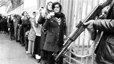 4月5日，阿富汗總統(tǒng)大選投票工作進(jìn)行