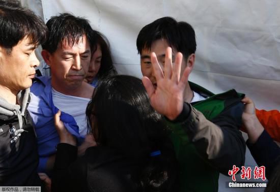 韓國國務(wù)總理稱應(yīng)對(duì)沉船事件負(fù)全責(zé) 宣布辭職