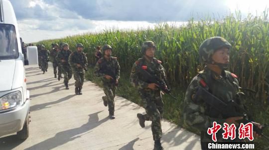 黑龍江武警發(fā)現(xiàn)脫逃嫌犯高玉倫蹤跡準(zhǔn)備武裝合圍(圖)