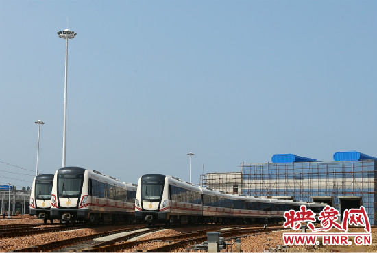 選擇地鐵出行，已經(jīng)是不少鄭州市民的首選