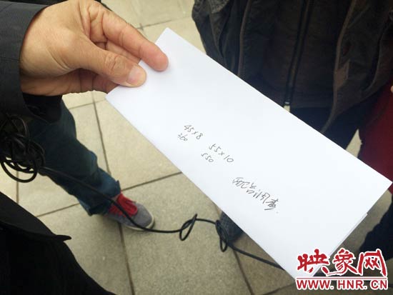 經(jīng)過初步測(cè)量，河南省人民會(huì)堂主樓的違法廣告牌面積為910平米。