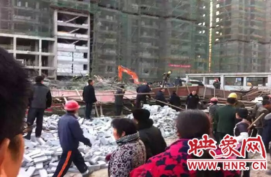 圖為事故現(xiàn)場(chǎng)情況，當(dāng)?shù)厝罕姽﹫D。