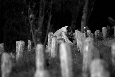 11月5日，祭奠者在騰沖遠(yuǎn)征軍國殤墓園獻(xiàn)花。京華時報記者 潘之望 攝