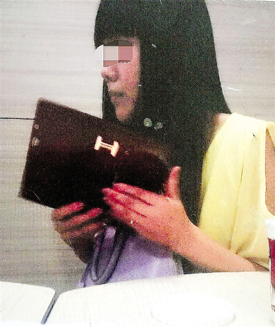 小王的女朋友小劉。