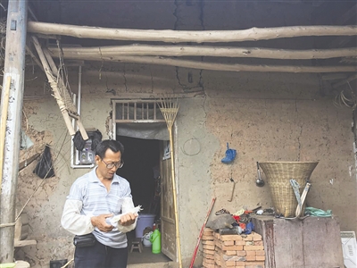 徐某父親說起兒子偷渡的事情，有些難以開口。