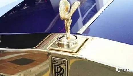 溫州一勞斯萊斯婚車(chē)高速上和鳥(niǎo)相撞：損失20萬(wàn)