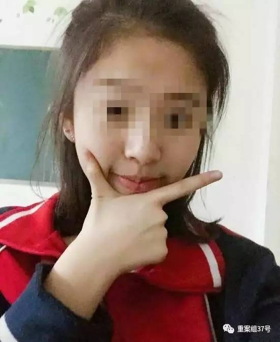 17歲高中男生教室里掐死女同學(xué)，被訴故意殺人和強(qiáng)奸
