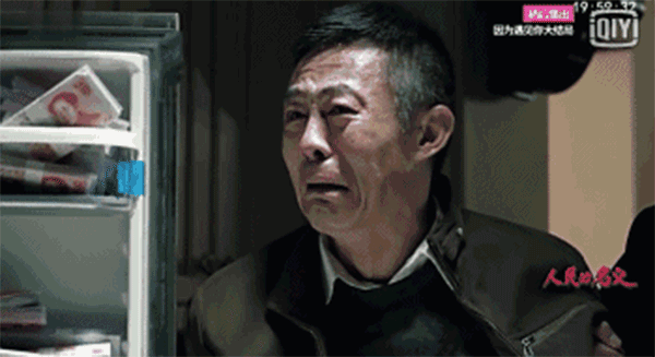 查案人員搜出的2.3億現(xiàn)金，從銀行運(yùn)來十二臺點(diǎn)鈔機(jī)，竟然燒壞了六臺。