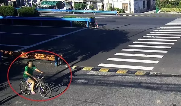 女大學(xué)生帶1萬(wàn)塊學(xué)費(fèi)開(kāi)房 警察連發(fā)90條短信相勸