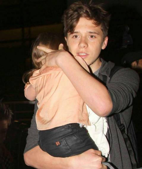 95后哥哥曬捉弄妹妹日常走紅 網友:妹妹撿來的吧