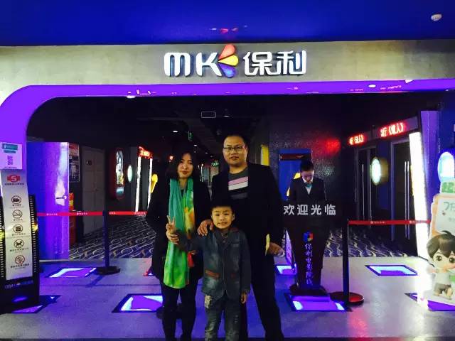 再來看兩個(gè)萌娃，表情都好有戲！