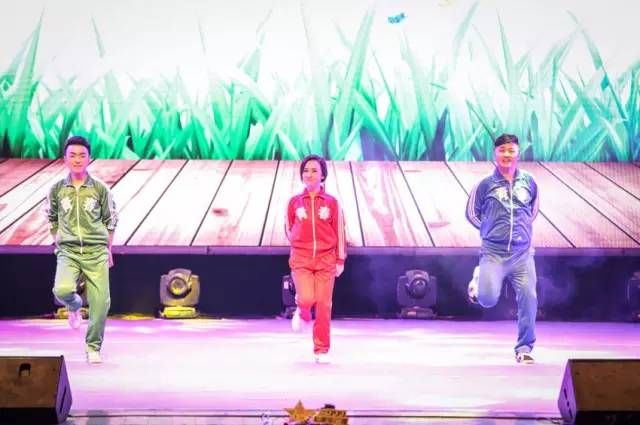 趙帥、夢(mèng)茹、樂(lè)天 舞蹈《咱們屯里的人》