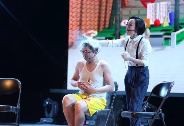 隨后一秒鐘，畫(huà)風(fēng)突變，楊奕遭夢(mèng)茹慘虐！