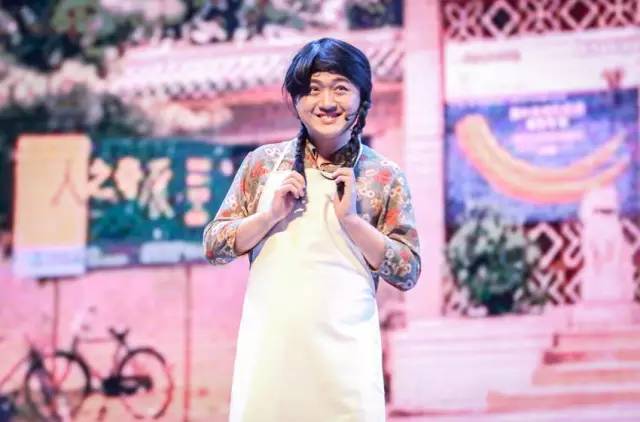 小品《那些年我們錯(cuò)過(guò)的一支舞》，主播樂(lè)天、張嵩的裝扮你給打幾分？