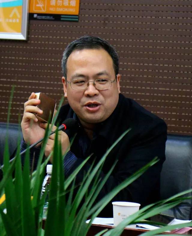 看看上面這位，就是我們1066最紅的男人——付總。