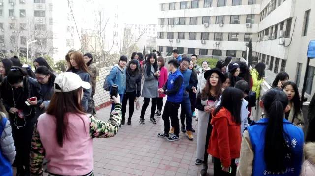 還沒開始時(shí)大家已經(jīng)開始有序排隊(duì)了，棒棒噠！