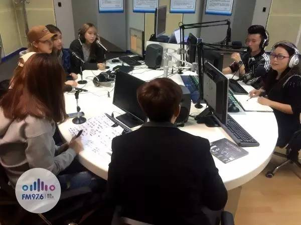 正式直播的時候，美少女們都非常認真哦！